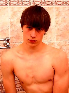 Smooth twink rubs his muscled ass in the shower